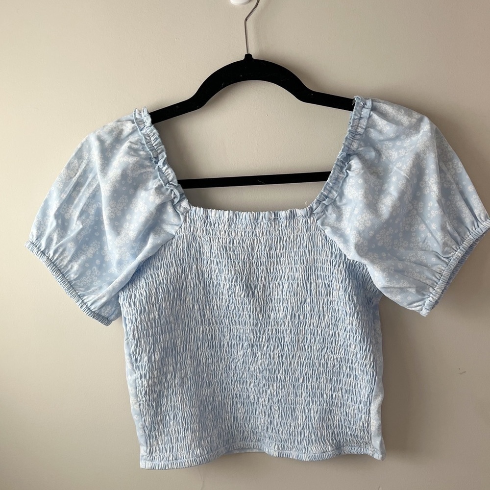 V-NECK Ruched Blue Floral Blouse Size Small - Picture 5 of 5